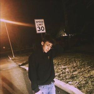 Meet your Posher, Elias